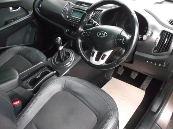 2012 Kia Sportage 2 Crdi SUV, Only 111,000 Miles, S/H, Mot March 2026, Excellent Condition - Image 10