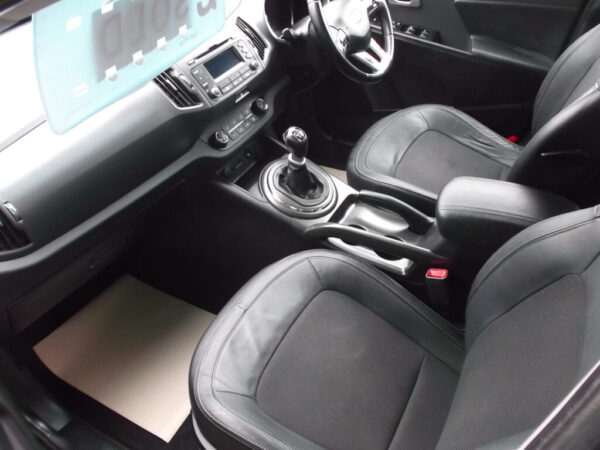 2012 Kia Sportage 2 Crdi SUV, Only 111,000 Miles, S/H, Mot March 2026, Excellent Condition - Image 11