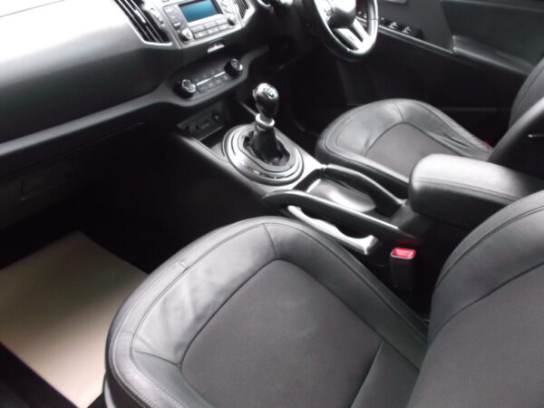 2012 Kia Sportage 2 Crdi SUV, Only 111,000 Miles, S/H, Mot March 2026, Excellent Condition - Image 9