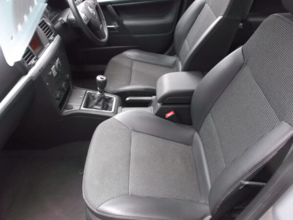 2007 07 Vauxhall Vectra 2.2 Design ## Only 55,000 Miles ## SH, MOTED MARCH 2025, Fantastic Condition - Image 8