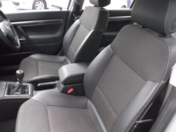2007 07 Vauxhall Vectra 2.2 Design ## Only 55,000 Miles ## SH, MOTED MARCH 2025, Fantastic Condition - Image 4