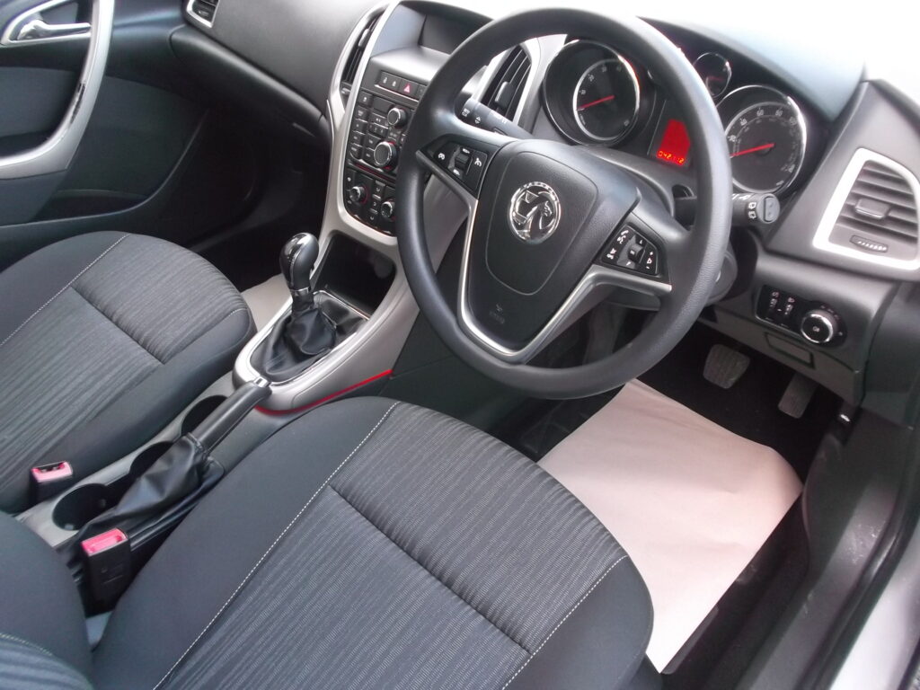 2012 62 vauxhall astra 1. 4 exclusiv 5dr ## only 42,000 miles ## s/h, full mot december 2026, excellent condition 2012 62 vauxhall astra 1. 4 exclusiv 5dr ## only 42,000 miles ## s/h, full mot december 2026, excellent condition - image 11