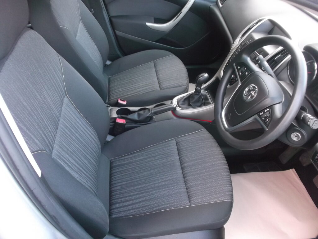 2012 62 vauxhall astra 1. 4 exclusiv 5dr ## only 42,000 miles ## s/h, full mot december 2026, excellent condition 2012 62 vauxhall astra 1. 4 exclusiv 5dr ## only 42,000 miles ## s/h, full mot december 2026, excellent condition - image 13