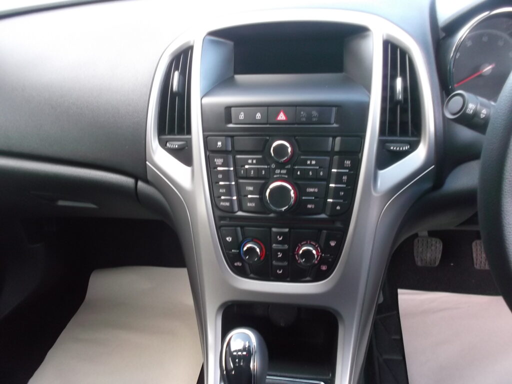 2012 62 vauxhall astra 1. 4 exclusiv 5dr ## only 42,000 miles ## s/h, full mot december 2026, excellent condition 2012 62 vauxhall astra 1. 4 exclusiv 5dr ## only 42,000 miles ## s/h, full mot december 2026, excellent condition - image 15