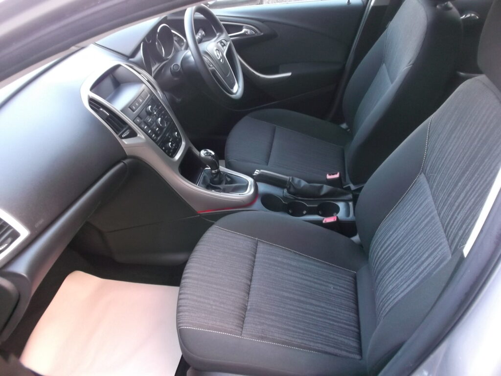 2012 62 vauxhall astra 1. 4 exclusiv 5dr ## only 42,000 miles ## s/h, full mot december 2026, excellent condition 2012 62 vauxhall astra 1. 4 exclusiv 5dr ## only 42,000 miles ## s/h, full mot december 2026, excellent condition - image 10