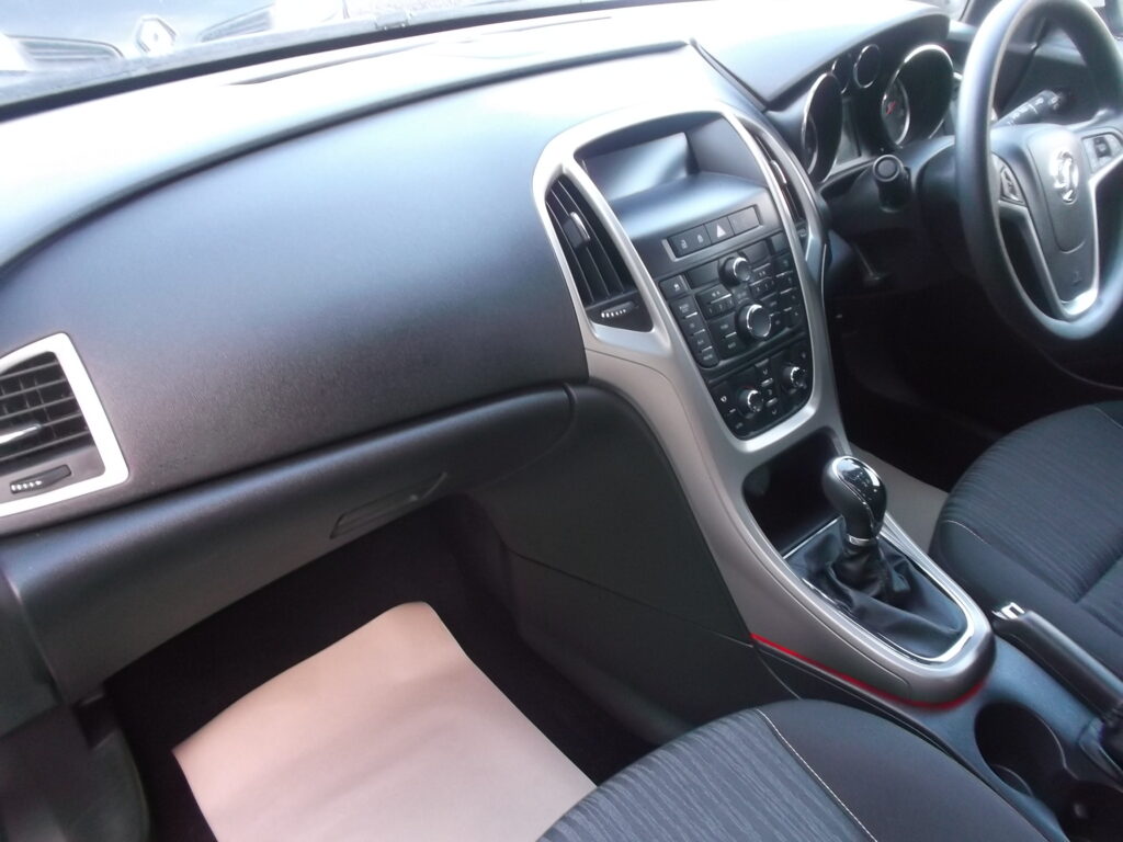 2012 62 vauxhall astra 1. 4 exclusiv 5dr ## only 42,000 miles ## s/h, full mot december 2026, excellent condition 2012 62 vauxhall astra 1. 4 exclusiv 5dr ## only 42,000 miles ## s/h, full mot december 2026, excellent condition - image 14