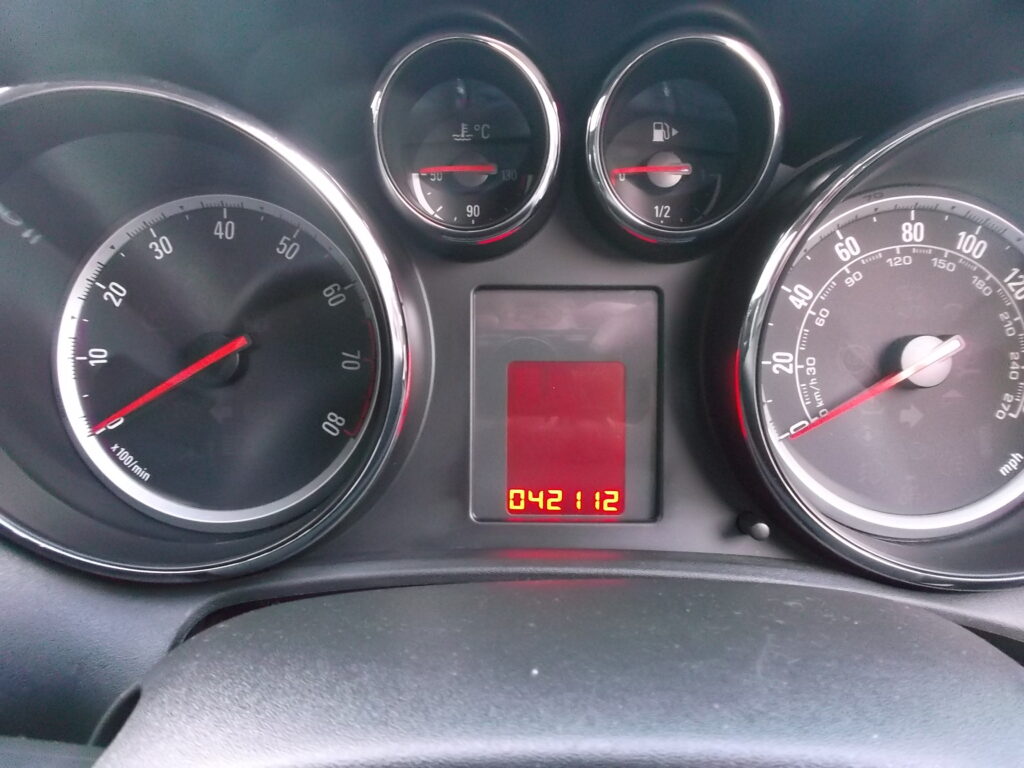 2012 62 vauxhall astra 1. 4 exclusiv 5dr ## only 42,000 miles ## s/h, full mot december 2026, excellent condition 2012 62 vauxhall astra 1. 4 exclusiv 5dr ## only 42,000 miles ## s/h, full mot december 2026, excellent condition - image 16