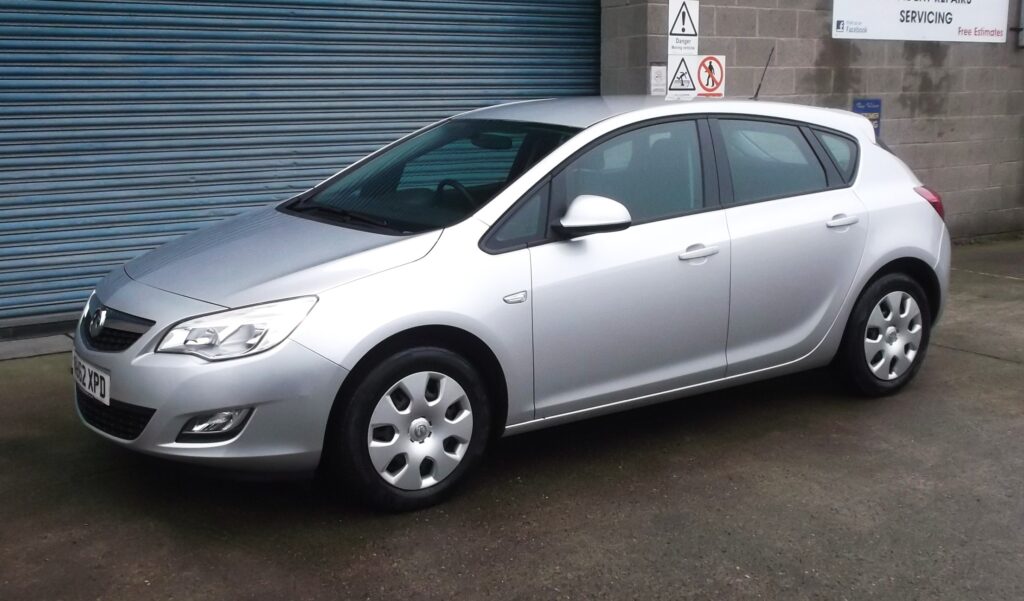 2012 62 vauxhall astra 1. 4 exclusiv 5dr ## only 42,000 miles ## s/h, full mot december 2026, excellent condition 2012 62 vauxhall astra 1. 4 exclusiv 5dr ## only 42,000 miles ## s/h, full mot december 2026, excellent condition - image 3