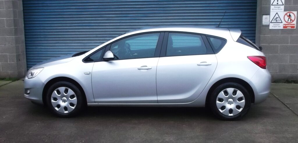 2012 62 vauxhall astra 1. 4 exclusiv 5dr ## only 42,000 miles ## s/h, full mot december 2026, excellent condition 2012 62 vauxhall astra 1. 4 exclusiv 5dr ## only 42,000 miles ## s/h, full mot december 2026, excellent condition - image 4