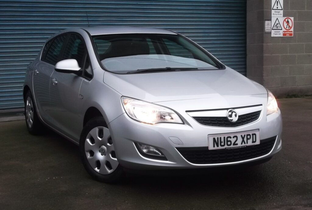 2012 62 vauxhall astra 1. 4 exclusiv 5dr ## only 42,000 miles ## s/h, full mot december 2026, excellent condition 2012 62 vauxhall astra 1. 4 exclusiv 5dr ## only 42,000 miles ## s/h, full mot december 2026, excellent condition