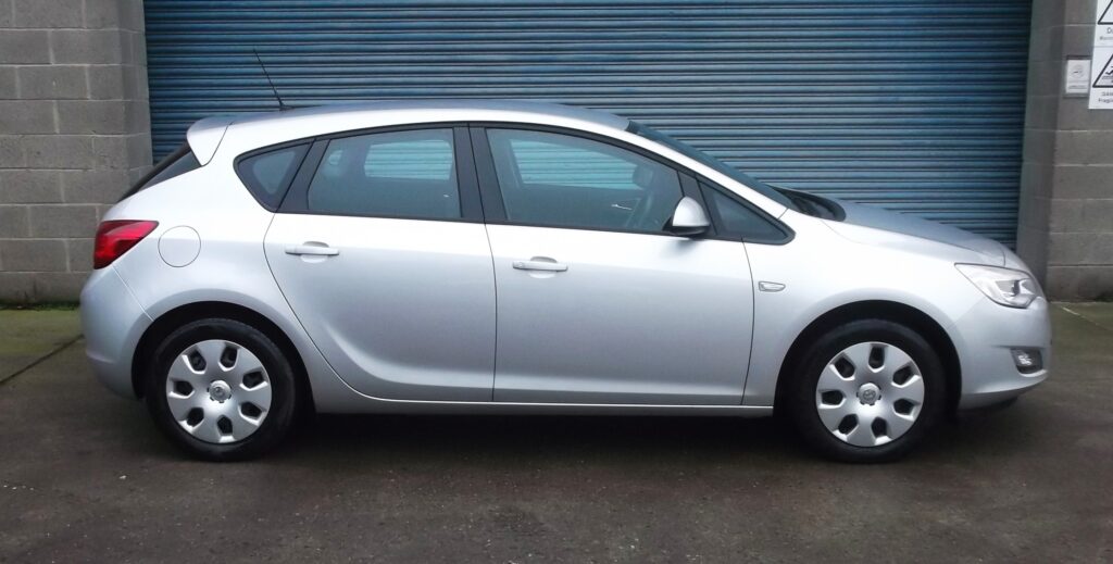 2012 62 vauxhall astra 1. 4 exclusiv 5dr ## only 42,000 miles ## s/h, full mot december 2026, excellent condition 2012 62 vauxhall astra 1. 4 exclusiv 5dr ## only 42,000 miles ## s/h, full mot december 2026, excellent condition - image 6