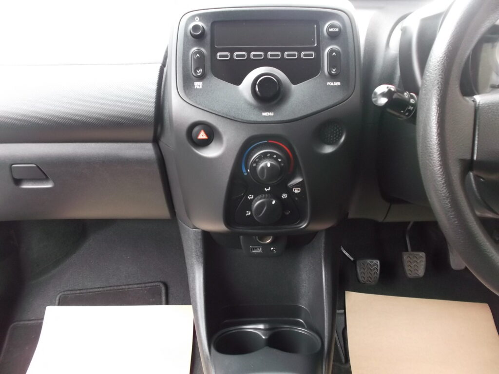 2015 65 citroen c1 touch 3 dr 💥 only 53,000 miles 💥 f/s/h full mot 2027 excellent condition 2015 65 citroen c1 touch 3 dr 💥 only 53,000 miles 💥 f/s/h full mot 2027 excellent condition - image 16