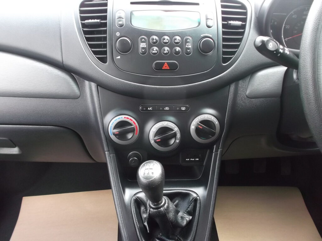 2011 11 hyundai i10 1. 0 active 5dr 💥ideal first car💥 s/h only 69,000 miles, mot full 2027, excellent condition 2011 11 hyundai i10 1. 0 active 5dr 💥ideal first car💥 s/h only 69,000 miles, mot full 2027, excellent condition - image 18