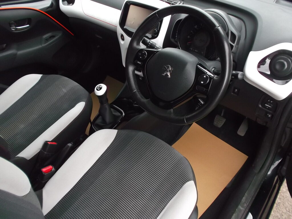 2016 16 peugeot 108 1. 2 3dr ltd edition 💥 roland garros 💥 only 85,000 miles s/h mot march 2027 excellent condition 2016 16 peugeot 108 1. 2 3dr ltd edition 💥 roland garros 💥 only 85,000 miles s/h mot march 2027 excellent condition - image 11