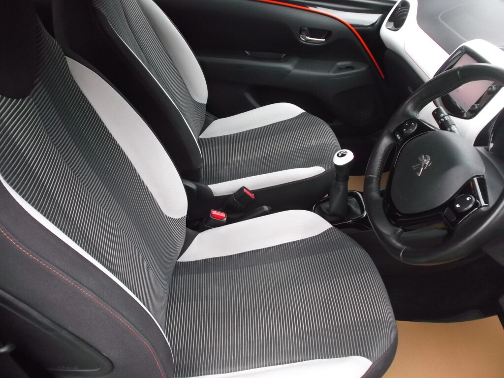 2016 16 peugeot 108 1. 2 3dr ltd edition 💥 roland garros 💥 only 85,000 miles s/h mot march 2027 excellent condition 2016 16 peugeot 108 1. 2 3dr ltd edition 💥 roland garros 💥 only 85,000 miles s/h mot march 2027 excellent condition - image 13
