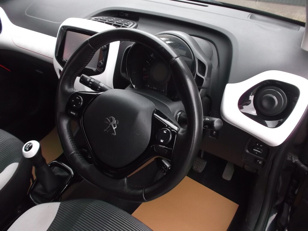 2016 16 peugeot 108 1. 2 3dr ltd edition 💥 roland garros 💥 only 85,000 miles s/h mot march 2027 excellent condition 2016 16 peugeot 108 1. 2 3dr ltd edition 💥 roland garros 💥 only 85,000 miles s/h mot march 2027 excellent condition - image 9