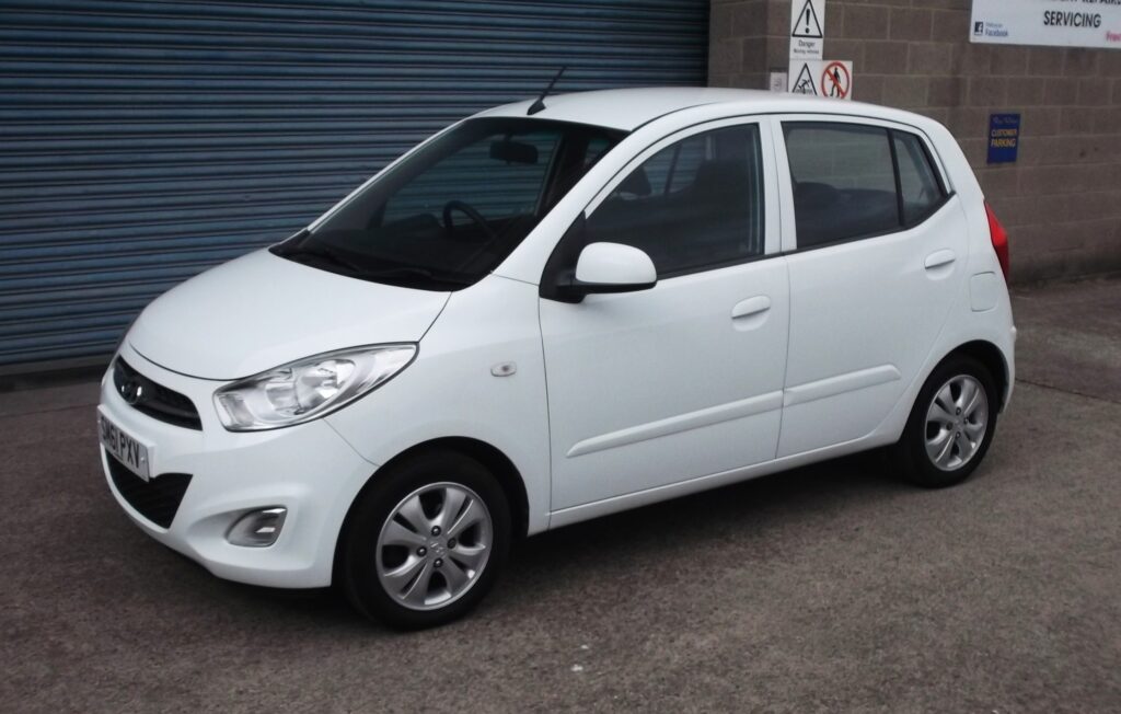 2011 61 hyundai i10 active 1. 2 5dr 💥 £20 road tax 💥 s/h only 81,000 miles, s/h, mot full 2027, excellent condition 2011 61 hyundai i10 active 1. 2 5dr 💥 £20 road tax 💥 s/h only 81,000 miles, s/h, mot full 2027, excellent condition - image 3