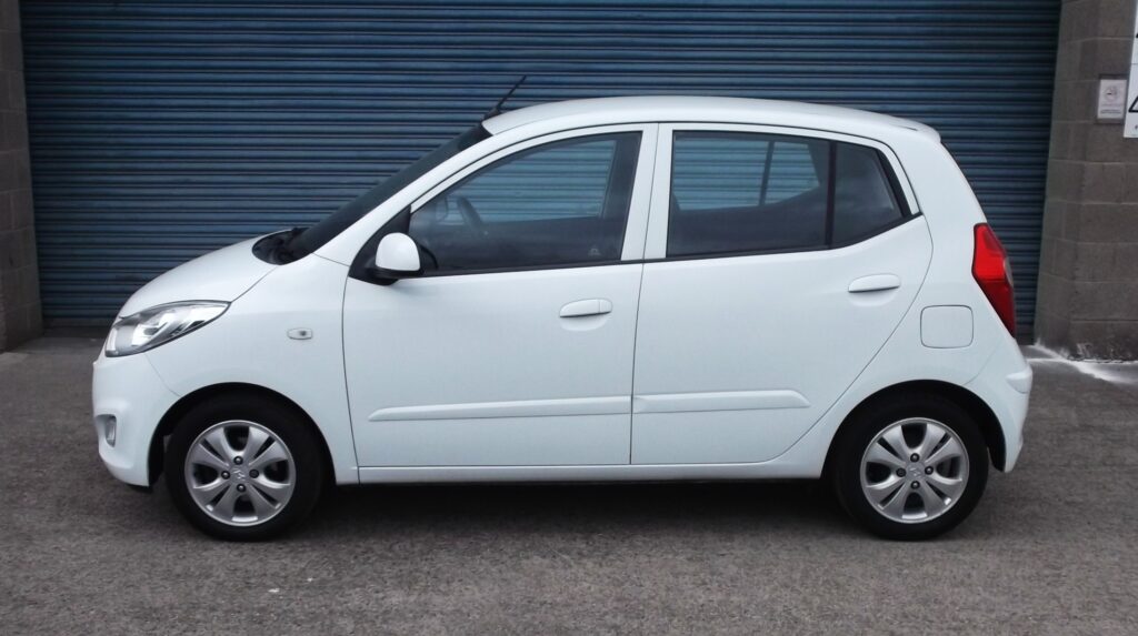 2011 61 hyundai i10 active 1. 2 5dr 💥 £20 road tax 💥 s/h only 81,000 miles, s/h, mot full 2027, excellent condition 2011 61 hyundai i10 active 1. 2 5dr 💥 £20 road tax 💥 s/h only 81,000 miles, s/h, mot full 2027, excellent condition - image 4