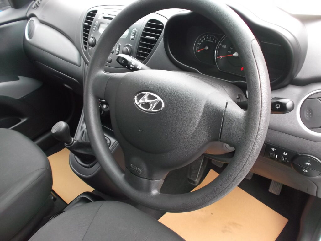 2011 61 hyundai i10 active 1. 2 5dr 💥 £20 road tax 💥 s/h only 81,000 miles, s/h, mot full 2027, excellent condition 2011 61 hyundai i10 active 1. 2 5dr 💥 £20 road tax 💥 s/h only 81,000 miles, s/h, mot full 2027, excellent condition - image 9