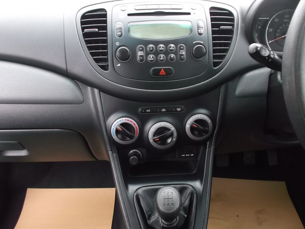 2011 61 hyundai i10 active 1. 2 5dr 💥 £20 road tax 💥 s/h only 81,000 miles, s/h, mot full 2027, excellent condition 2011 61 hyundai i10 active 1. 2 5dr 💥 £20 road tax 💥 s/h only 81,000 miles, s/h, mot full 2027, excellent condition - image 14