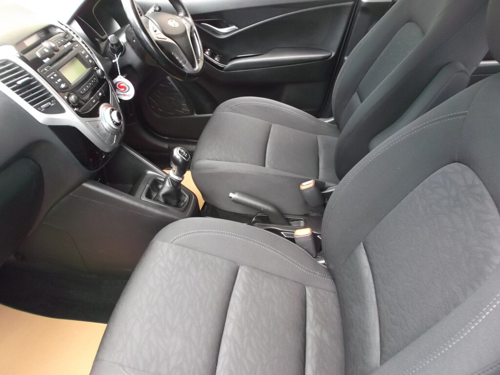 2015 15 hyundai ix20 active 1. 4 5dr 💥 small family mpv 💥 s/h only 73,000 miles, s/h, mot full 2027, immaculate condition 2015 15 hyundai ix20 active 1. 4 5dr 💥 small family mpv 💥 s/h only 73,000 miles, s/h, mot full 2027, immaculate condition - image 13