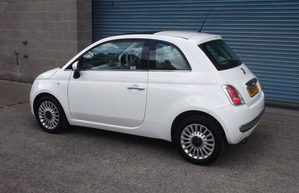 2011 11 fiat 500 lounge 3dr 💥 only 69,000 miles 💥 s/h mot 2027 outstanding condition 2011 11 fiat 500 lounge 3dr 💥 only 69,000 miles 💥 s/h mot 2027 outstanding condition - image 4