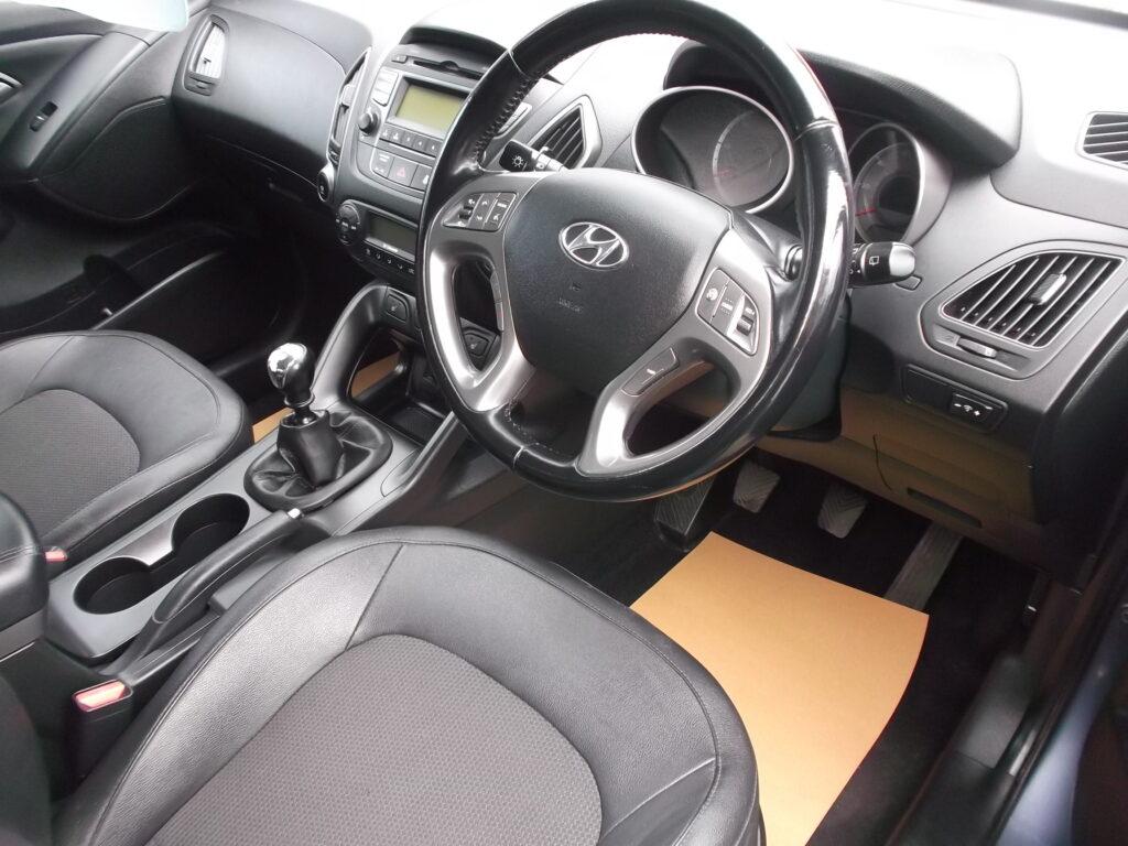 2013 63 hyundai ix35 se1. 7 crdi 💥 spacious family suv 💥 only 83,000 miles, s/h, mot april 2027, superb condition 2013 63 hyundai ix35 se1. 7 crdi 💥 spacious family suv 💥 only 83,000 miles, s/h, mot april 2027, superb condition - image 12