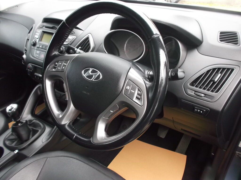 2013 63 hyundai ix35 se1. 7 crdi 💥 spacious family suv 💥 only 83,000 miles, s/h, mot april 2027, superb condition 2013 63 hyundai ix35 se1. 7 crdi 💥 spacious family suv 💥 only 83,000 miles, s/h, mot april 2027, superb condition - image 9