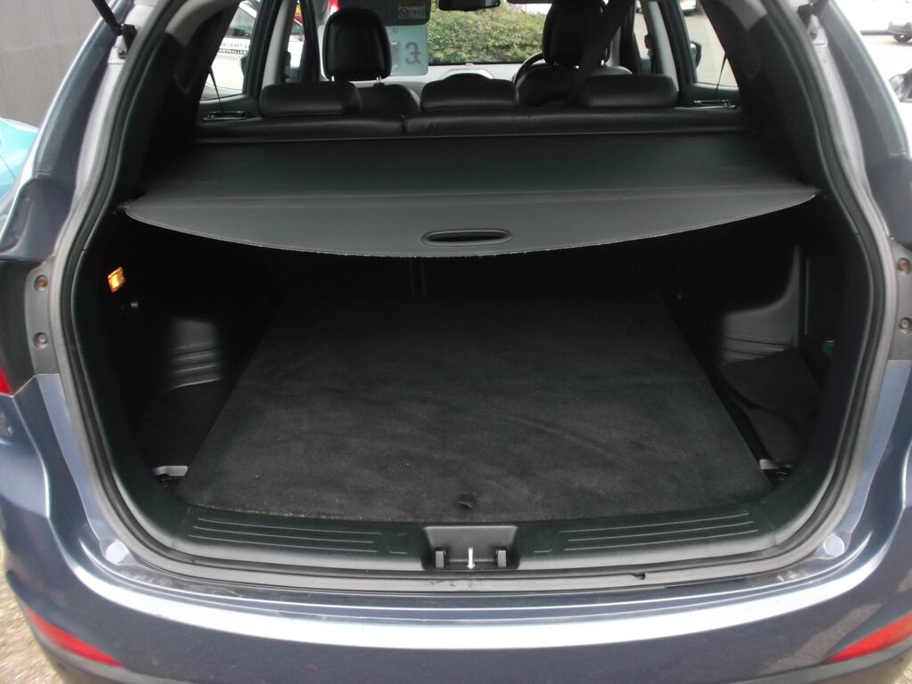 2013 63 hyundai ix35 se1. 7 crdi 💥 spacious family suv 💥 only 83,000 miles, s/h, mot april 2027, superb condition 2013 63 hyundai ix35 se1. 7 crdi 💥 spacious family suv 💥 only 83,000 miles, s/h, mot april 2027, superb condition - image 18