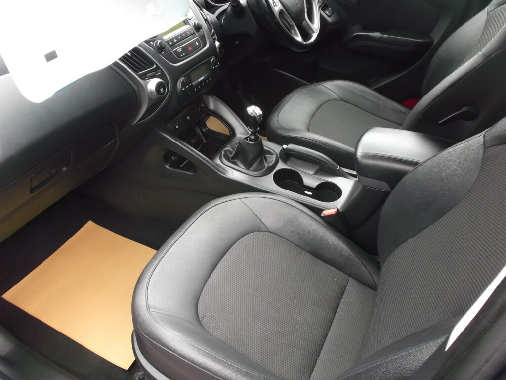 2013 63 hyundai ix35 se1. 7 crdi 💥 spacious family suv 💥 only 83,000 miles, s/h, mot april 2027, superb condition 2013 63 hyundai ix35 se1. 7 crdi 💥 spacious family suv 💥 only 83,000 miles, s/h, mot april 2027, superb condition - image 10