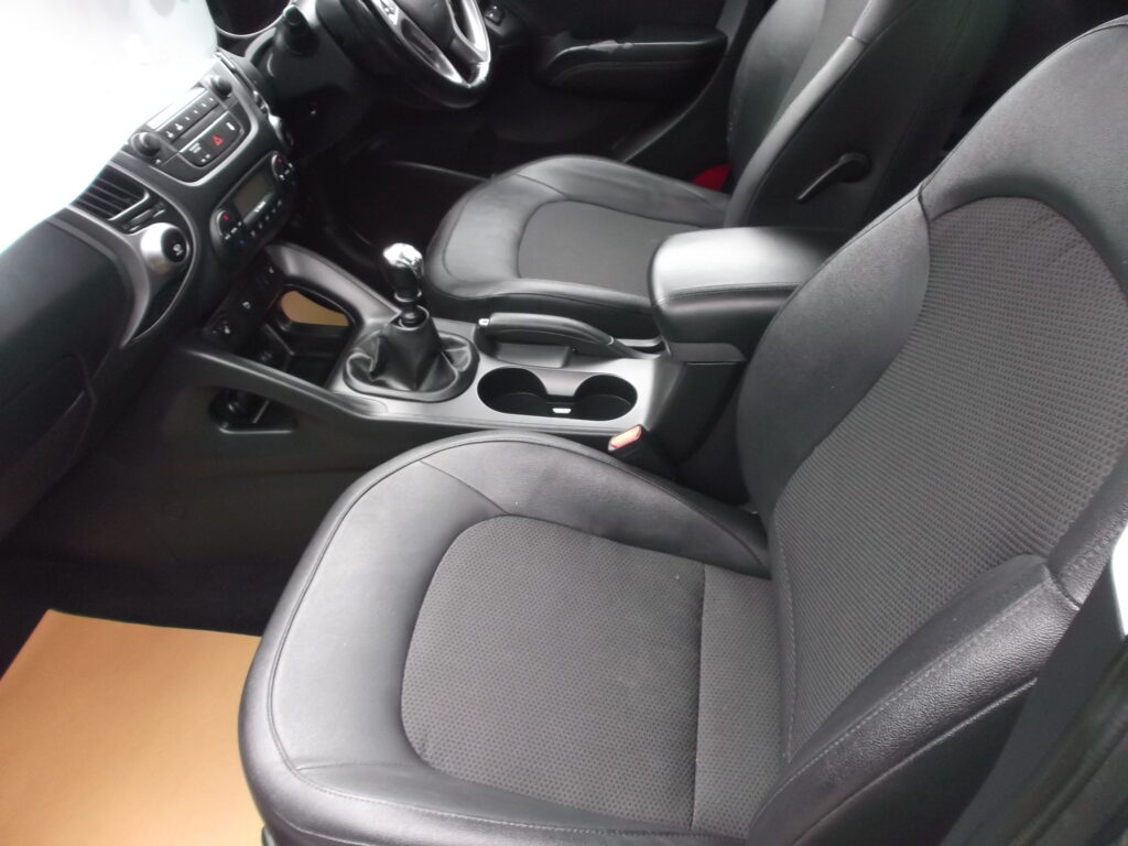 2013 63 hyundai ix35 se1. 7 crdi 💥 spacious family suv 💥 only 83,000 miles, s/h, mot april 2027, superb condition 2013 63 hyundai ix35 se1. 7 crdi 💥 spacious family suv 💥 only 83,000 miles, s/h, mot april 2027, superb condition - image 14